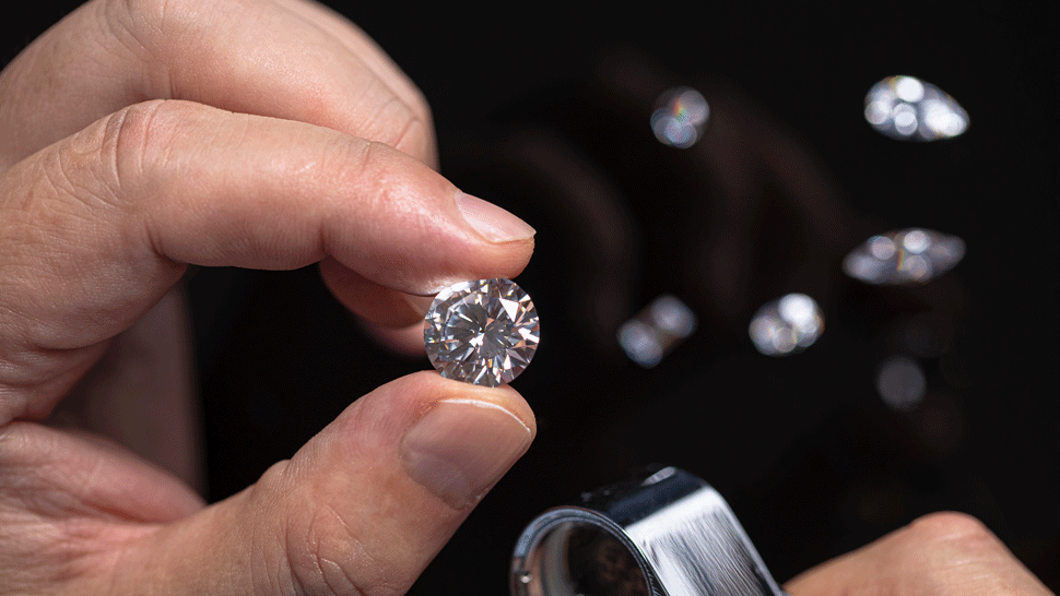 Austrálski vedci vyrobili prvý diamant pri izbovej teplote. Celé to trvalo iba pár minút