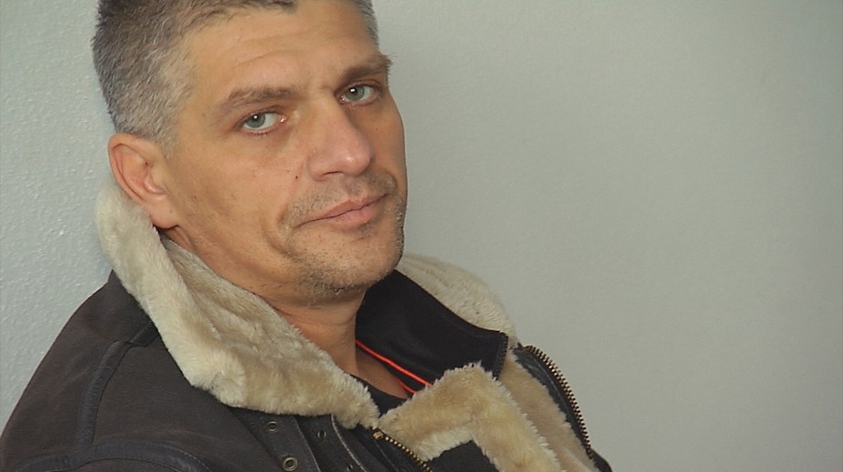 Z podpálenia auta pri činžiaku obvinili muža po polroku. Trestaný bol už 20-krát