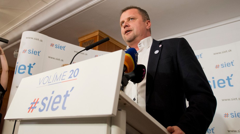 Pätica Procházkových kritikov hrozí neúčasťou na sneme