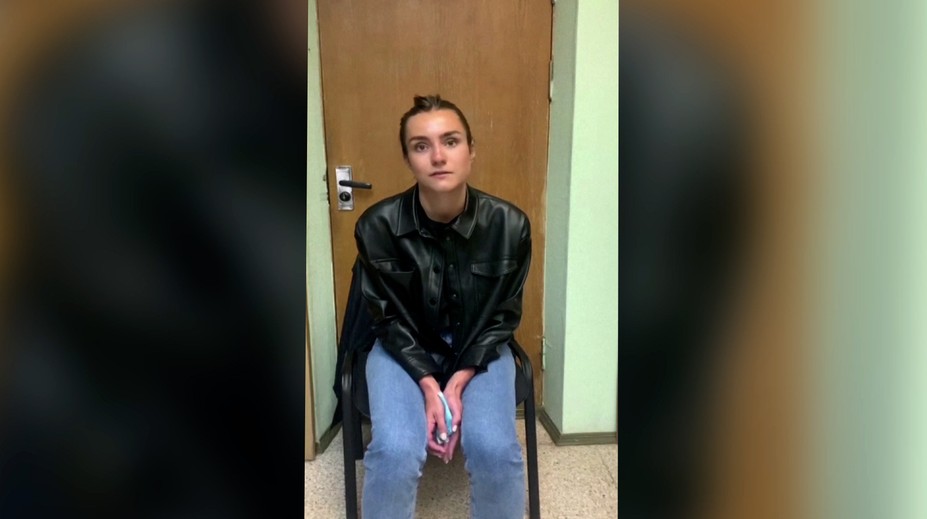 Zverejnili video priateľky bieloruského novinára. Rodiny nevedia, kde ich držia a boja sa o ich život