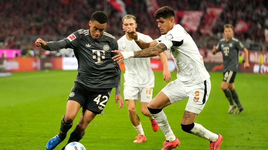 Trhák medzi Bayernom a Leverkusenom skončil nerozhodne. Bénes s Vavrom sedeli, ich tímy nedokázali zvíťaziť