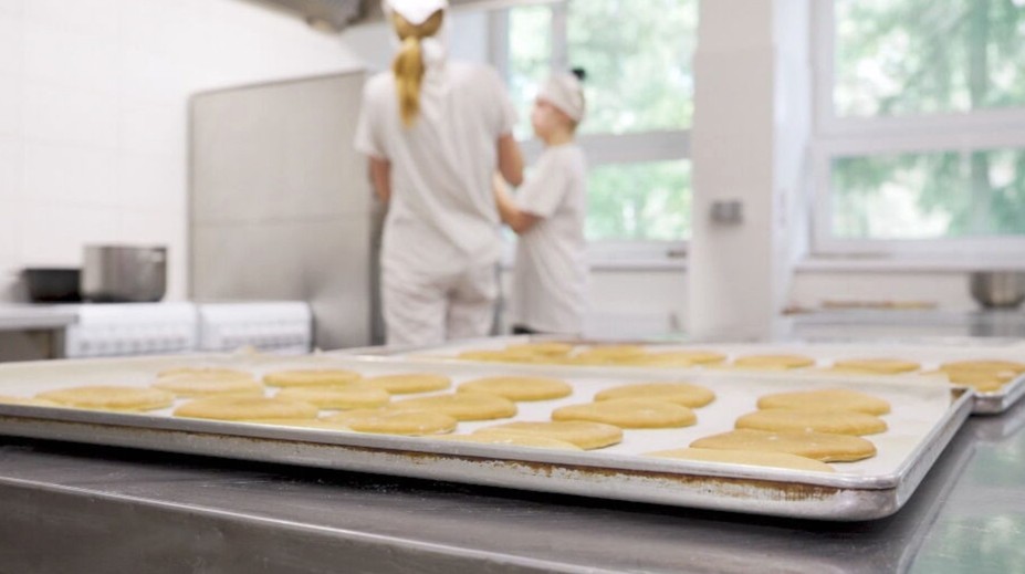 Zákusky od šikovnej susedy či kamarátky. Nelegálne výrobne štát ročne pripravia o milióny eur