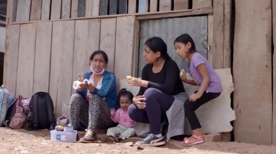 Žena pre koronavírus prišla o prácu, s deťmi musela ísť pešo stovky kilometrov