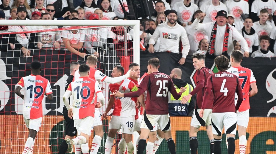 Haraslín opäť vymyslel gólovku, pražské derby však ukoristila Slavia. Sparte sa vzdialila vedúca priečka
