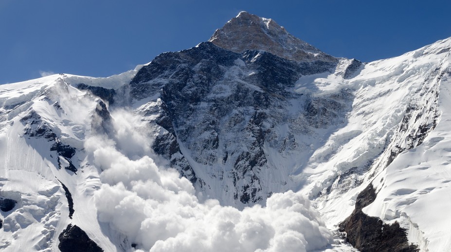 Skupinu tínedžerov zasypala lavína v Tirolsku, 14-ročný chlapec neprežil