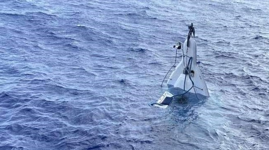 Zázrak: Námorníka našli na mori po dvoch dňoch, visel na potápajúcej sa lodi