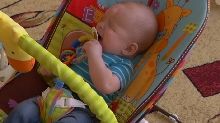 Matka dala polročného syna na adopciu. Nezmierila sa s jeho veľmi vzácnou chorobou