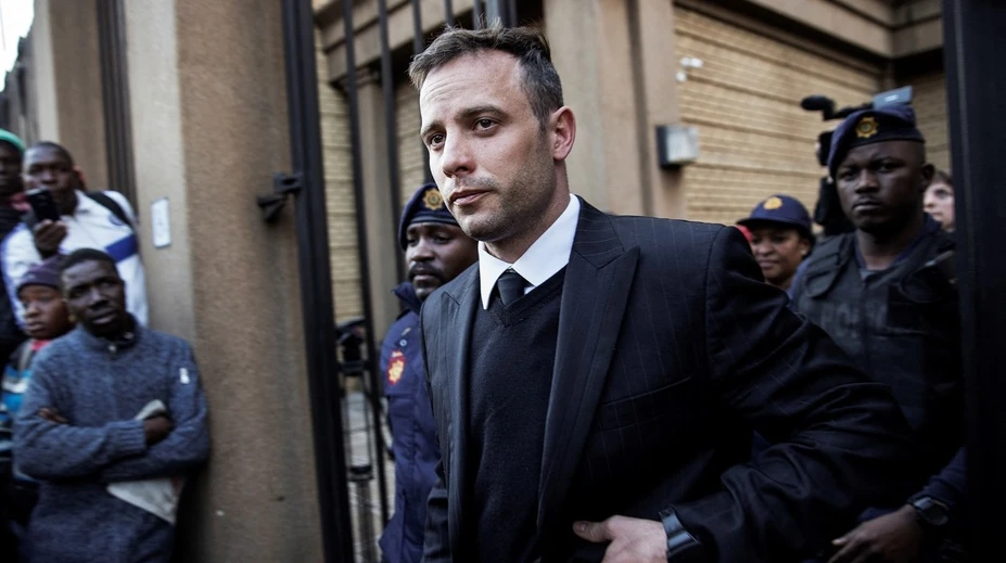 Zavraždil svoju priateľku. Atléta Pistoriusa po 11 rokoch podmienečne prepustili na slobodu