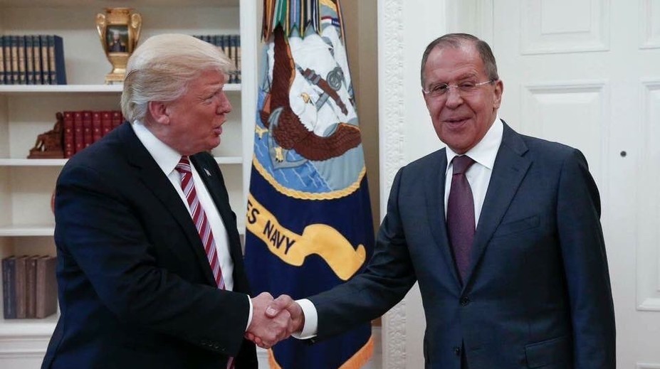 Putin ponúkol zverejnenie prepisu rozhovoru Trumpa s Lavrovom