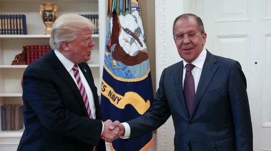 Putin ponúkol zverejnenie prepisu rozhovoru Trumpa s Lavrovom