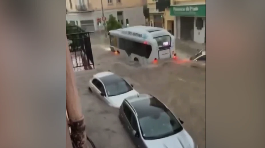 VIDEO: Francúzske mesto Cannes zasiahla prívalová povodeň. Brala so sebou všetko, čo jej prišlo do cesty