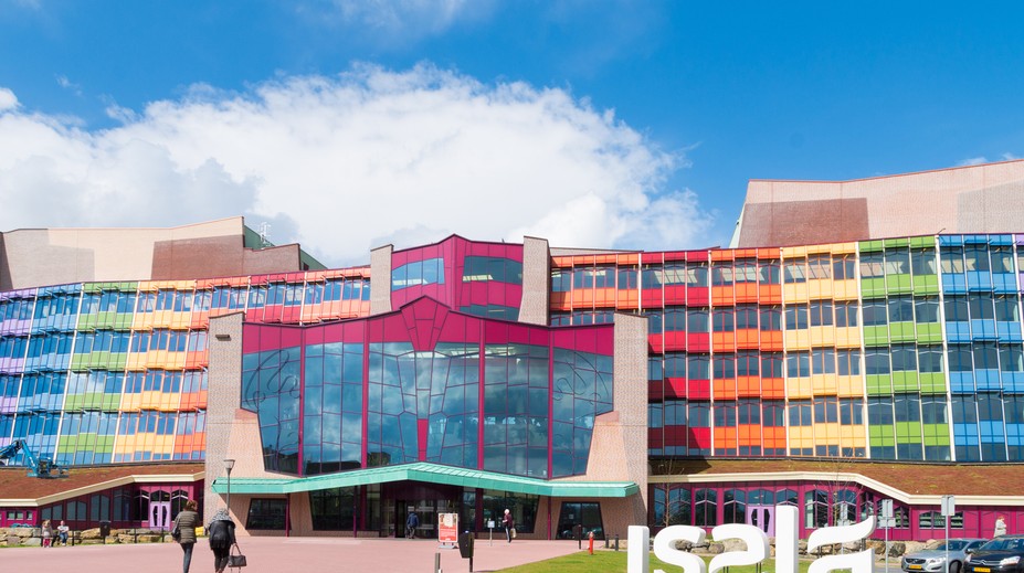 Gynekológ používal pri umelom oplodnení vlastné spermie bez vedomia žien. Splodil najmenej 17 detí