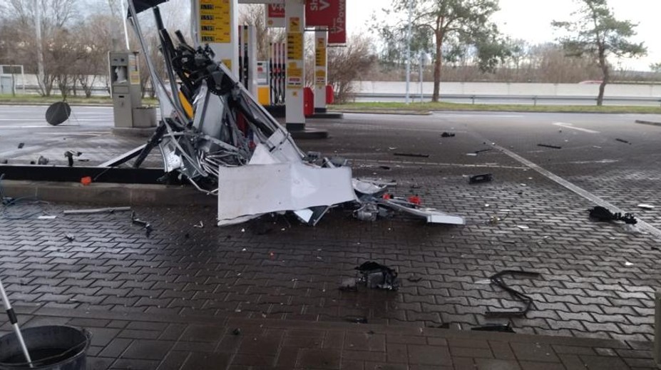 Bulhar, ktorý zdemoloval benzínku, sa postavil pred sudcu. Ten musí rozhodnúť, či ho budú liečiť ambulantne alebo ústavne