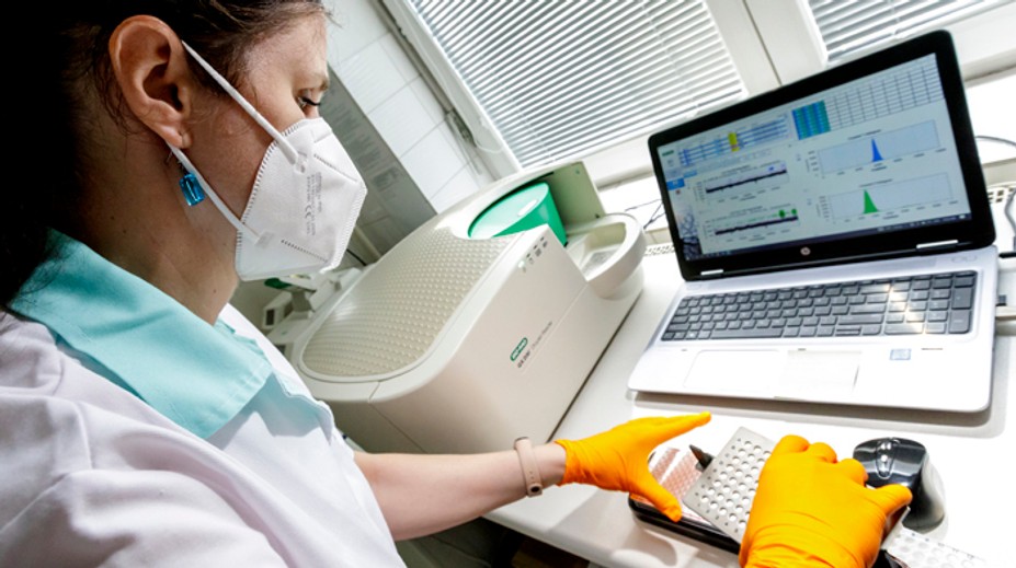 Potvrdili osem nových prípadov vírusu delty plus, je infekčnejší a má ťažší priebeh