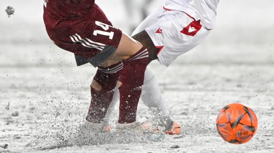 Prečo sa Niké liga musí hrať aj v decembri na zlých trávnikoch? Tu je reakcia kompetentných