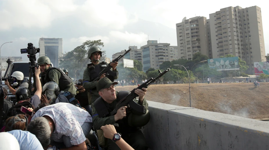 Líder venezuelskej opozície vyzval ľud a armádu na zvrhnutie vlády