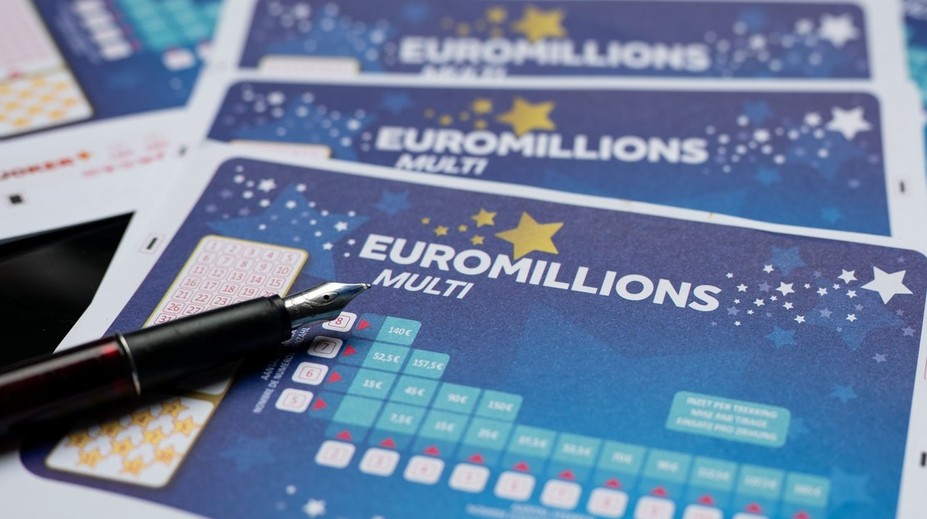 V lotérii EuroMillions padol rozprávkový jackpot.  Španiel sa teší z druhej najvyššej výhry v histórii