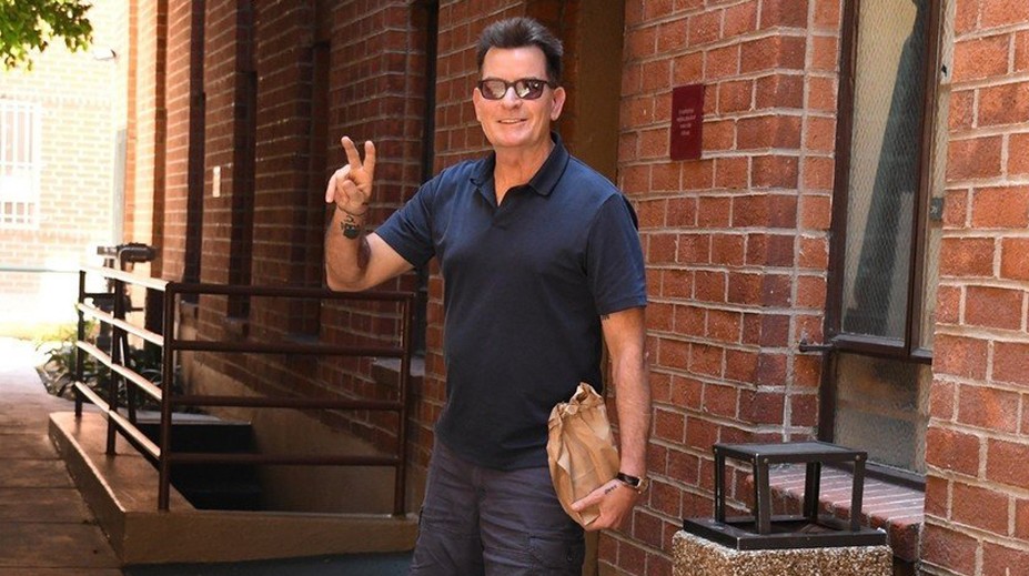 Comeback desaťročia? Škandalózny Charlie Sheen má vraj tajný plán