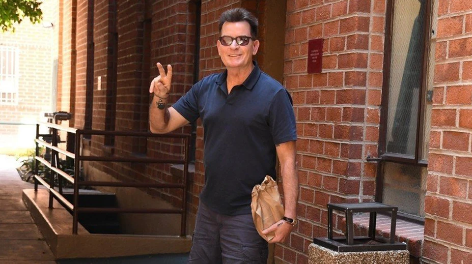 Comeback desaťročia? Škandalózny Charlie Sheen má vraj tajný plán
