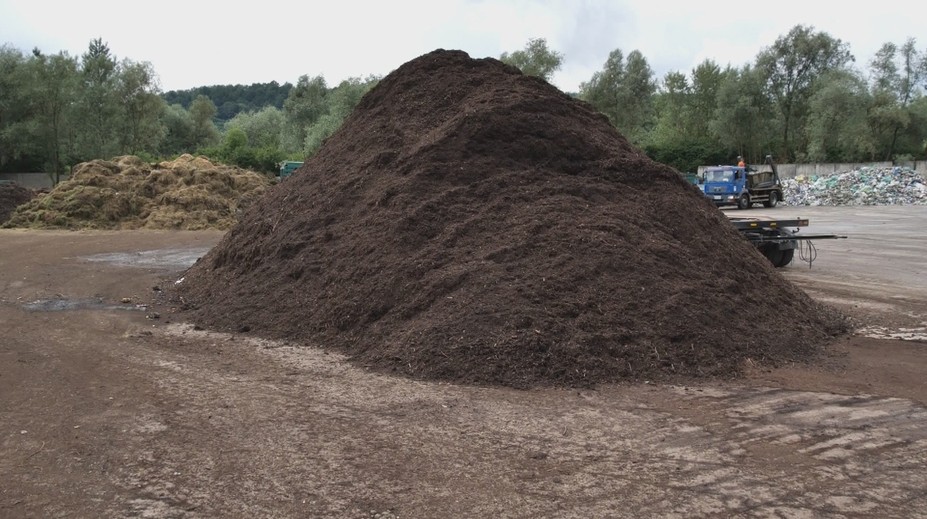 Triedenie bioodpadu je realitou. V tomto zariadení sa premení na kvalitné hnojivo