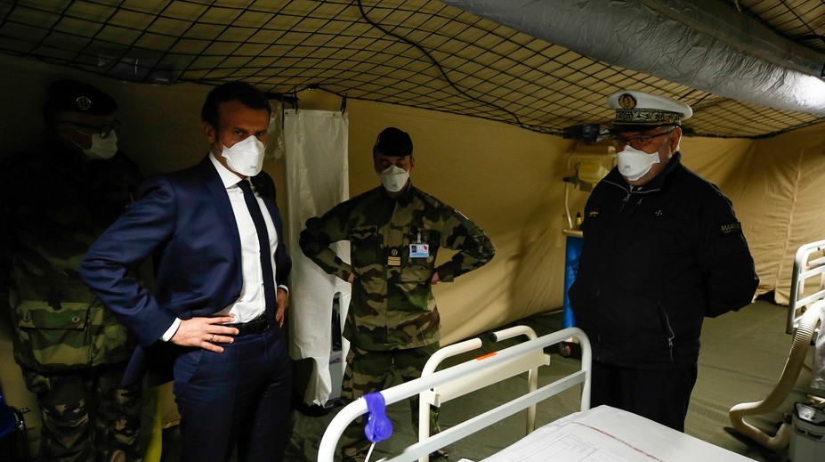 Macron vyhlásil koronavírusu vojnu: Spustil vojenskú operáciu pod názvom Nezlomnosť