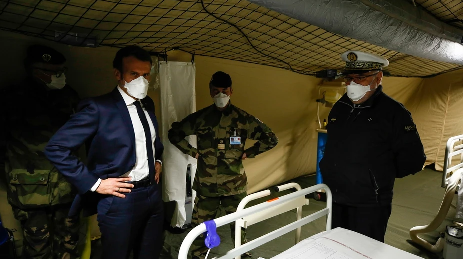 Macron vyhlásil koronavírusu vojnu: Spustil vojenskú operáciu pod názvom Nezlomnosť