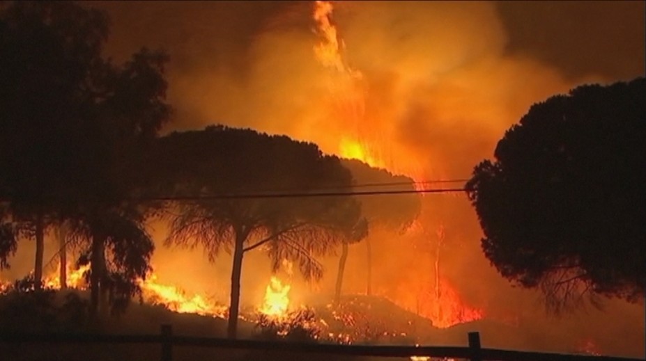 Andalúzia v plameňoch: Evakuovali viac ako tisíc ľudí, v ohrození je aj národný park