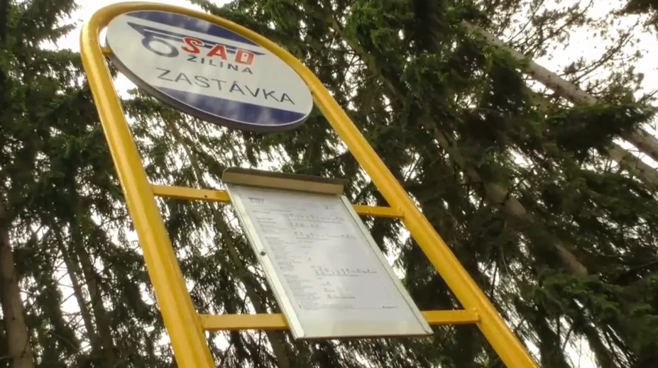 Rarita v Žiline. Vyzerá to ako zastávka, no autobus by ste čakali márne
