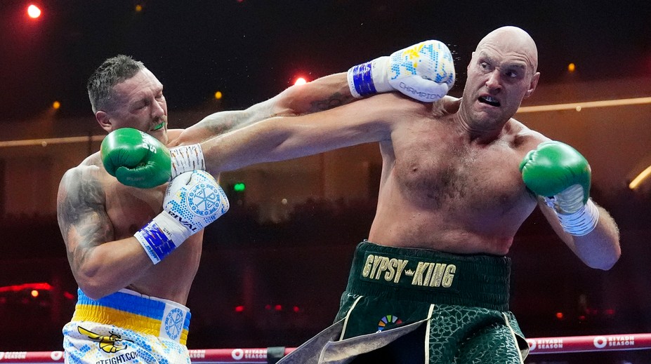 V očakávanom súboji uspel Usyk a zjednotil všetky opasky. Fury s rozhodnutím o jeho prehre nesúhlasil