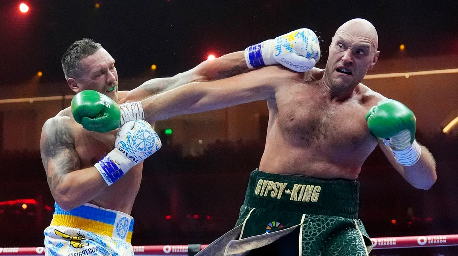 V očakávanom súboji uspel Usyk a zjednotil všetky opasky. Fury s rozhodnutím o jeho prehre nesúhlasil