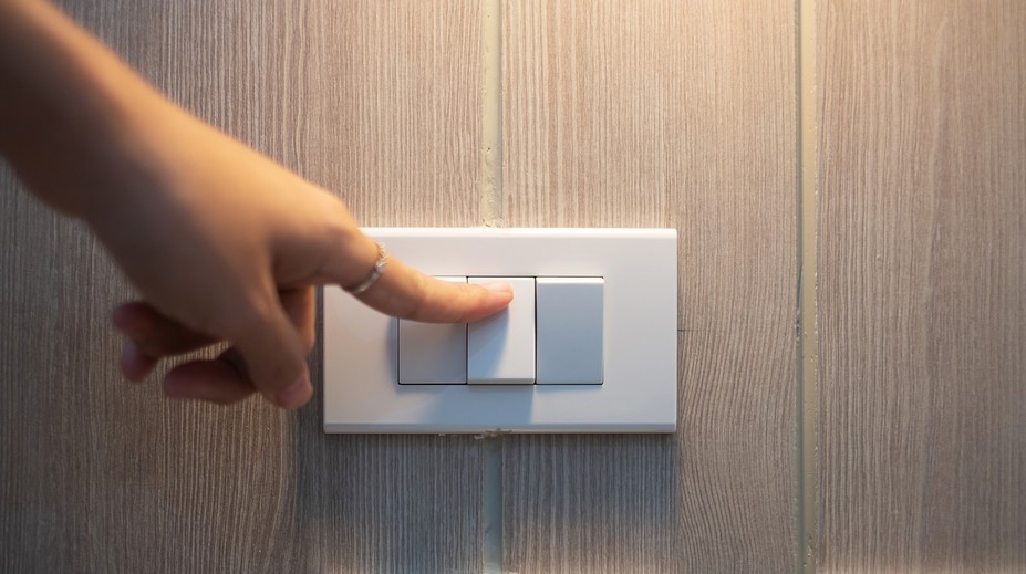 Stovky domácností v Trnavskom a Žilinskom kraji bude cez týždeň bez elektriny
