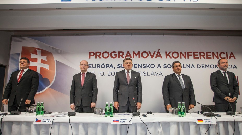 Smer-SD predstavil tézy, ktoré majú zabrániť úpadku strany