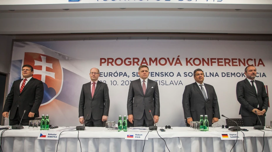 Smer-SD predstavil tézy, ktoré majú zabrániť úpadku strany