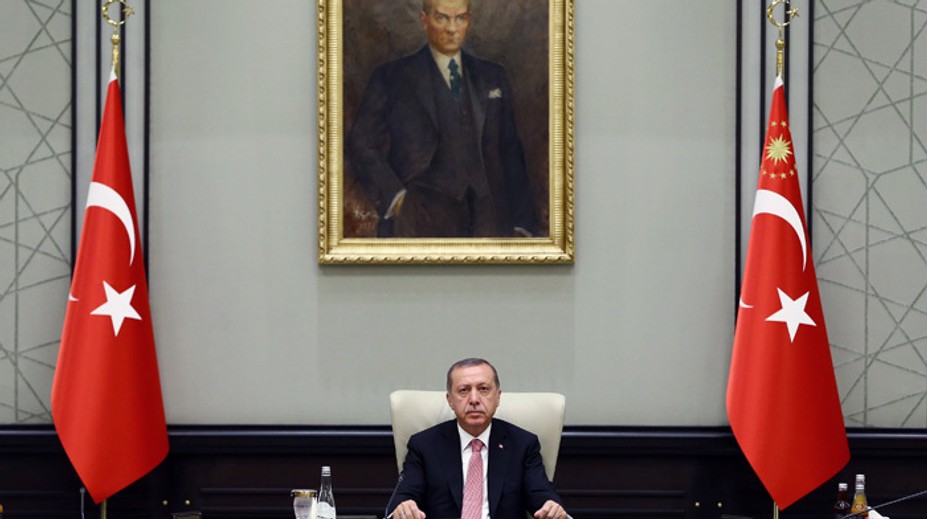 Erdogan chce dostať armádu aj tajnú službu pod svoju kontrolu