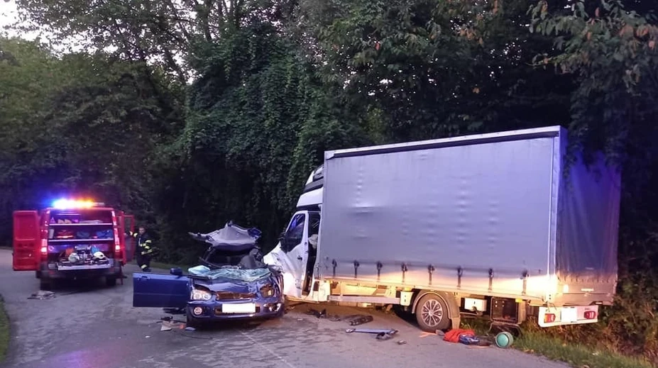 Pri obci Ľubovec došlo k smrteľnej nehode, cesta je neprejazdná