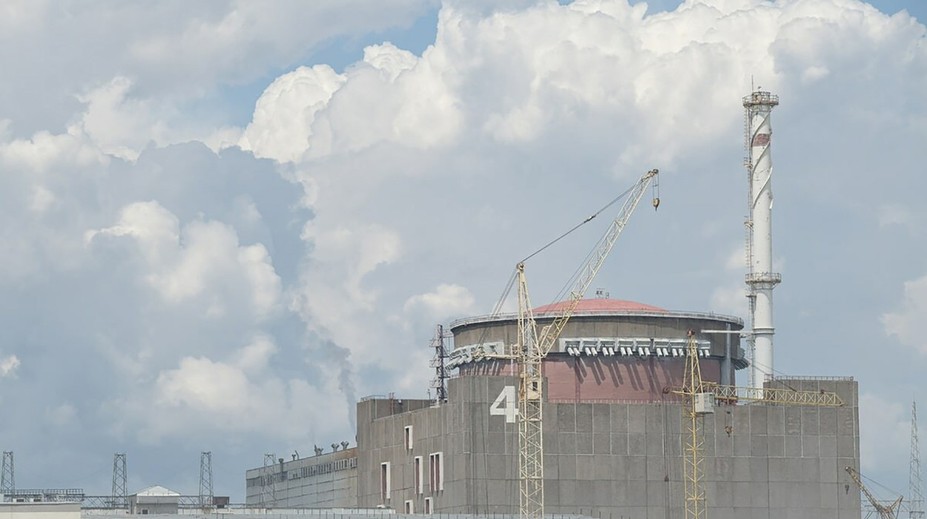 Ohňom poškodenú chladiacu vežu elektrárne v Záporoží bude asi treba zbúrať