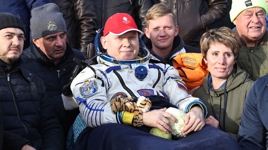 Ruský kozmonaut sa dostal do ťažkostí na Zemi. Autom prešiel svojho kolegu