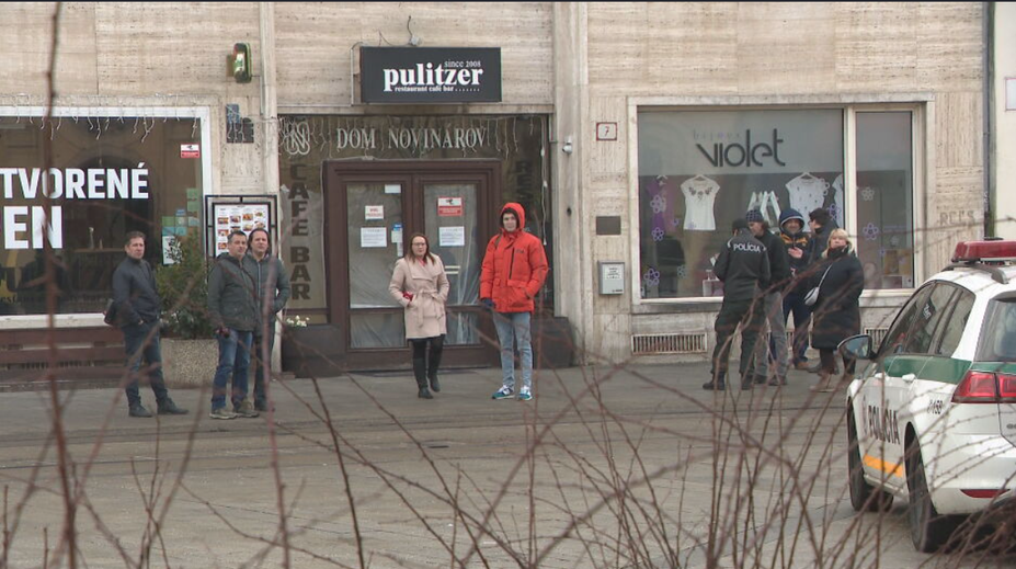 Nový majiteľ vymenil zámok. Do známej budovy Domu novinárov v Bratislave sa nevie nikto dostať