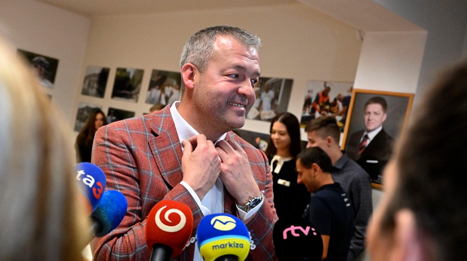 Baška chce ďalej sedieť na dvoch stoličkách. Bude poslancom aj predsedom Trenčianskeho kraja