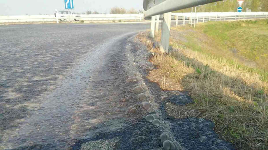 Pri Trakoviciach na D1 vytiekla kyselina dusičná, cesta je už prejazdná