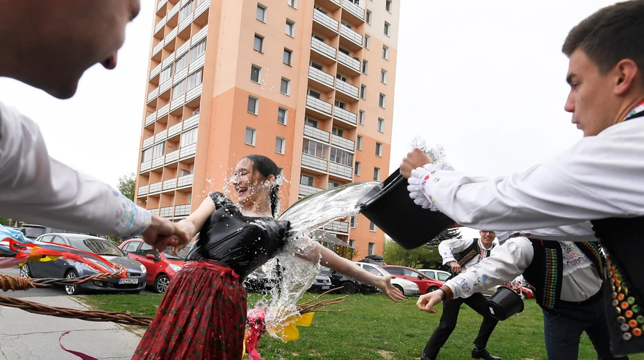 OBRAZOM: Slovensko šibalo a oblievalo