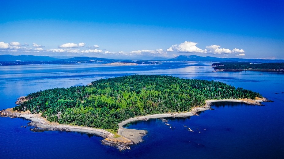 Trojica rybárov stroskotala na opustenom ostrove. Pátranie napokon malo nečakanú pointu