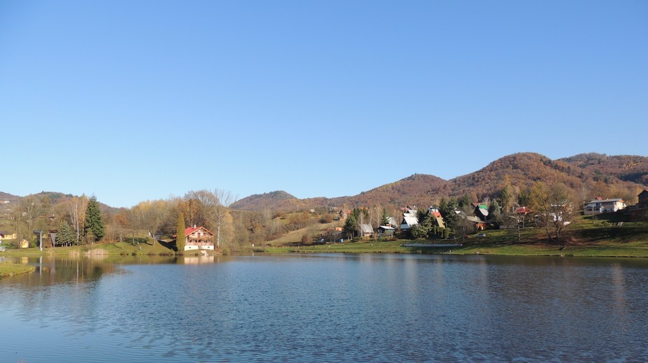 Koniec nefunkčným výpustom a nánosom bahna. Tajch v Novej Bani začali rekonštruovať