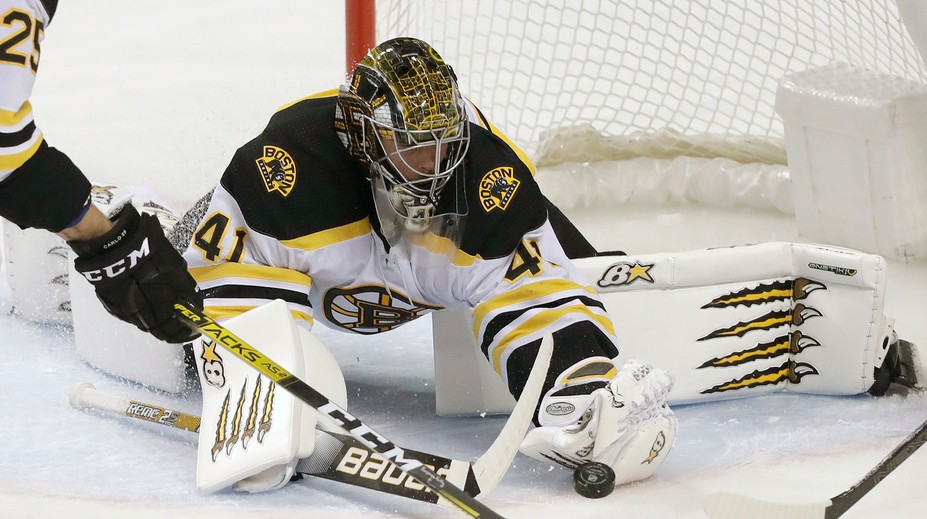 Brankár Rask nečakane odstúpil z play-off, Boston ponesie na pleciach Halák