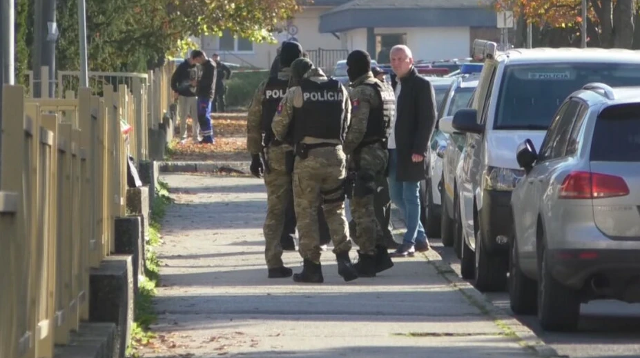 Ďalší incident v škole, tentokrát v Poprade. Len 11-ročný chlapec priložil spolužiačke na krk nôž