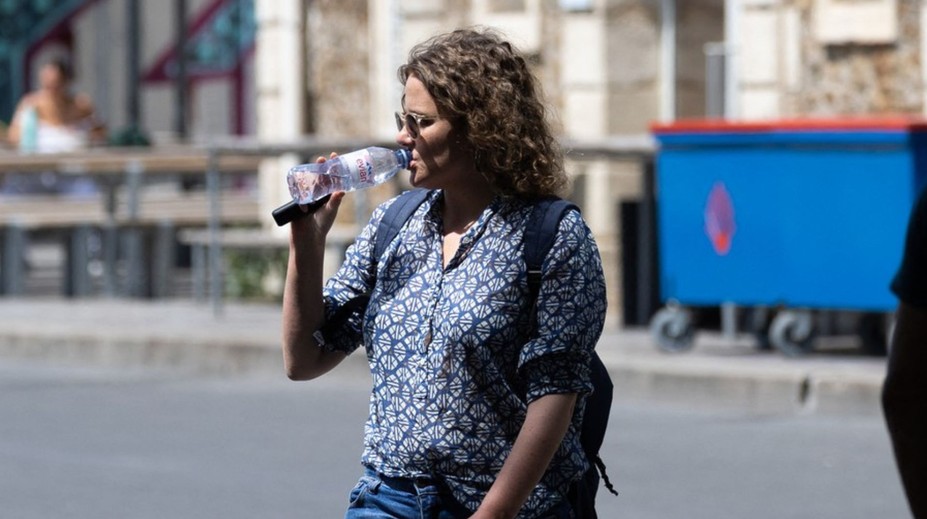 Nové zistenia prekvapili aj vedcov: Ak pijete vodu z plastových fliaš, riskujete zdravotné problémy