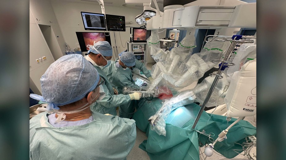Prelomový operačný zákrok v Košiciach: Ako prví na Slovensku uzavreli uško ľavej predsiene srdca pomocou robota