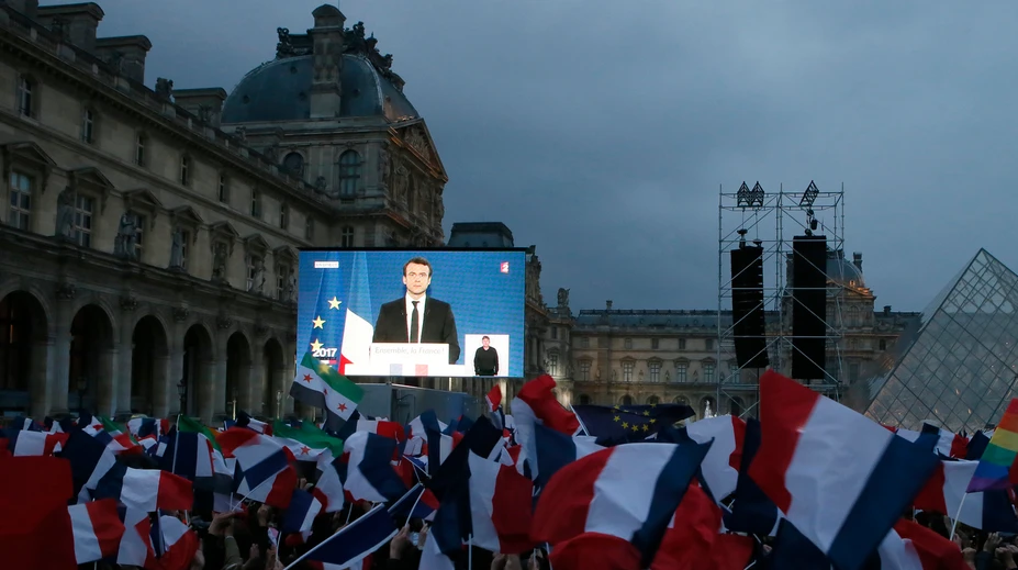 Emmanuel Macron prevalcoval Le Penovú, Európa si vydýchla