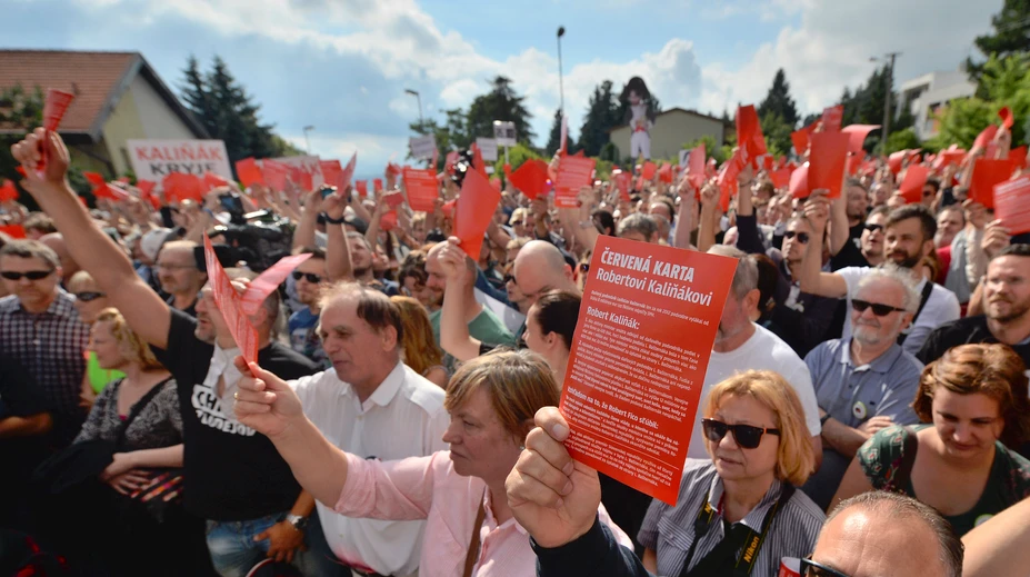 Protesty na odvolanie Kaliňáka organizujú aj mimoparlamentné strany