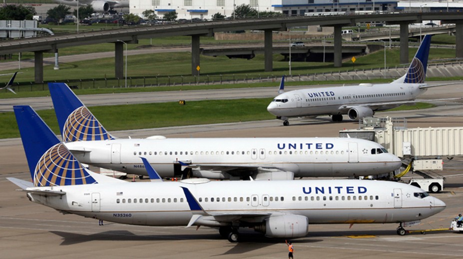 Lietadlo sa zrazilo s vtákom, muselo núdzovo pristáť